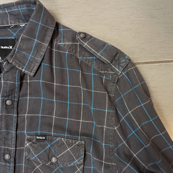 Hurley button down shirt (L) - Picture 4 of 4